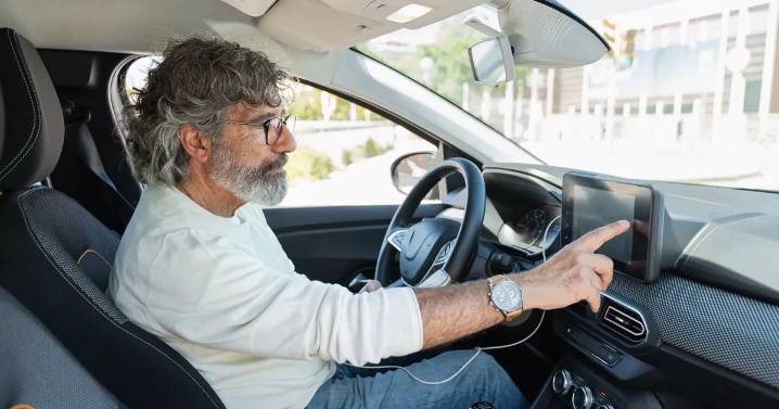 Drivers could get £3,750 off new EV amid pay per mile concerns