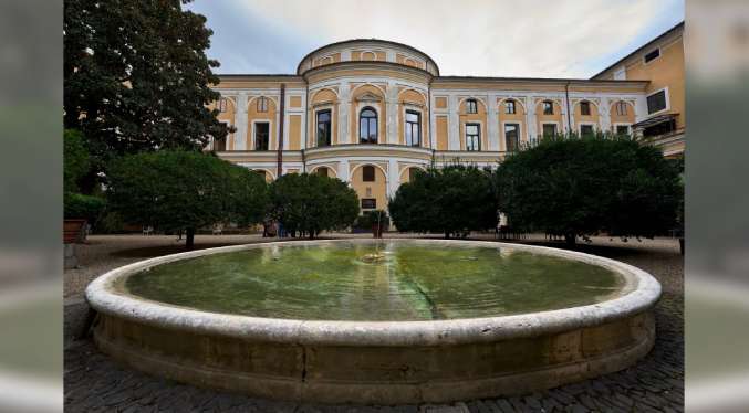 Descubre el Palacio Colonna: La joya oculta de Roma que fascina a los viajeros más exigentes