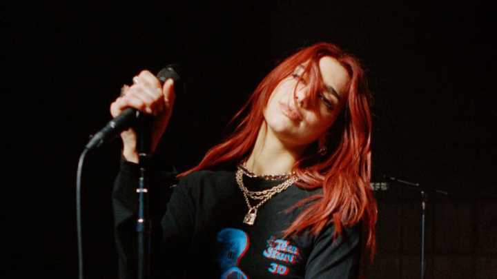 Dua Lipa reveló cómo y quién escoge las canciones locales para cada concierto: la artista se prepara para Bogotá en El Campín