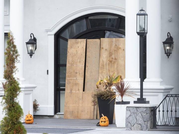 Home of insurance company owner targeted with gunfire in Surrey's latest extortion attack