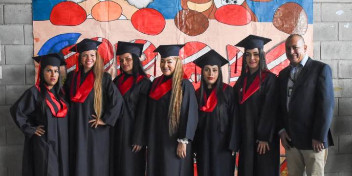 Más de 40 personas privadas de la libertad se graduaron en Ibagué