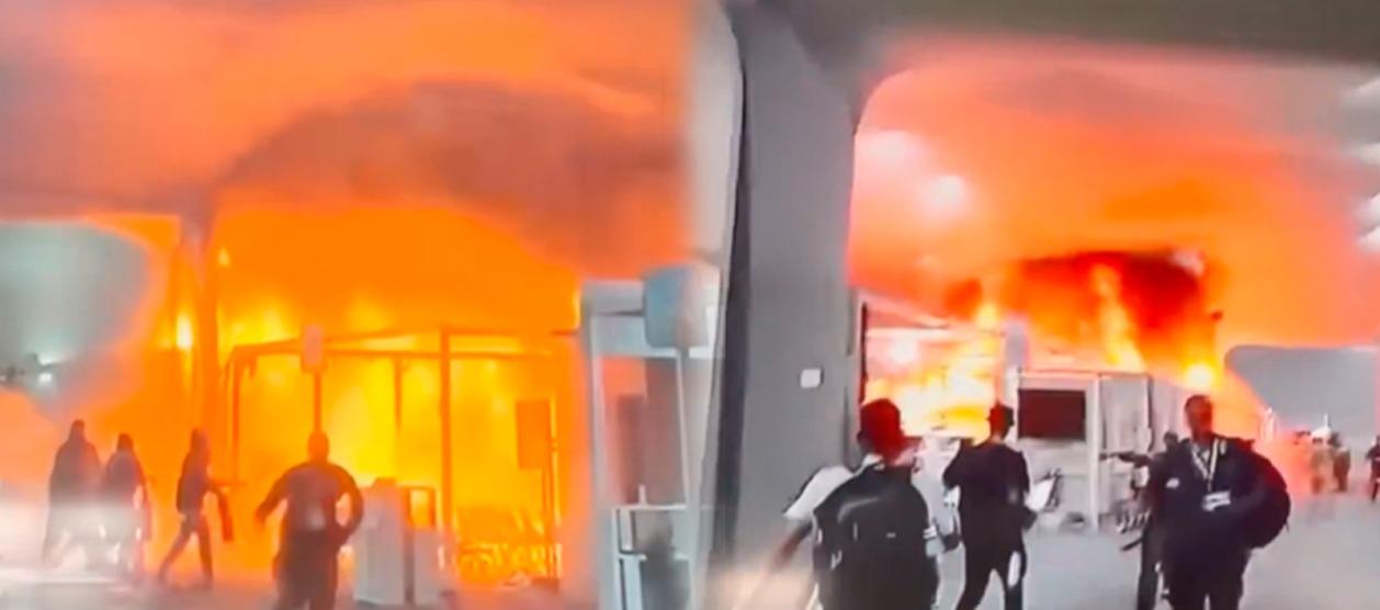 Voraz incendio obliga a evacuar la zona de negociaciones de la COP30 en Brasil