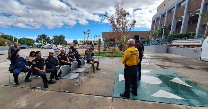 Entregan ambulancia a estación El Faro