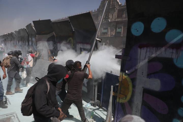 Líder nacional del PRI contrató a porros y grupos de choque el 15N, acusa Morena