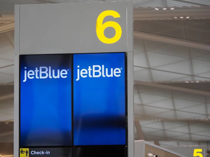 Airlines adopt software fix for Airbus A320 after N.J.-bound plane has sudden altitude drop