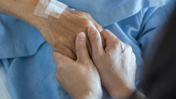 El duelo en vida de un familiar en paliativos: «No hay por qué sacar algo positivo de las desgracias»