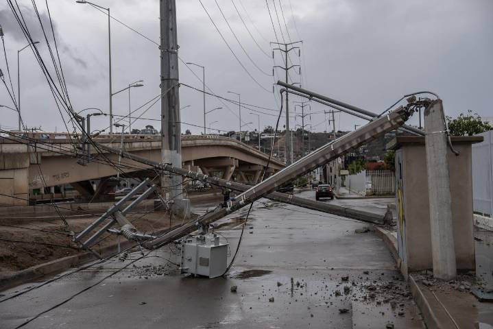 Tijuana en caos tras primeras lluvias de este sábado