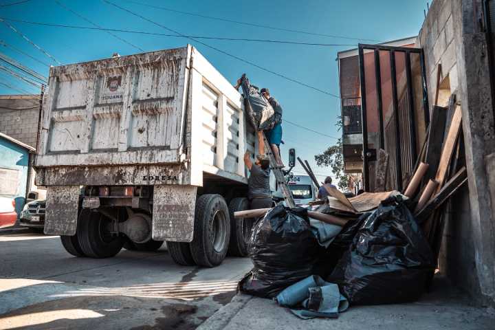Realiza Gobierno Municipal acciones del programa ‘Tijuana: Ciudad Limpia’ en Otay Centenario y Sánchez Taboada