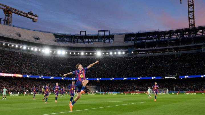 Barcelona return to Camp Nou with 4-0 win, 'a perfect day'