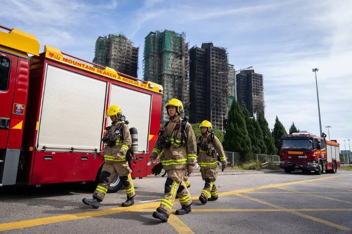 Arrestan a 8 más por torres incendiadas en Hong Kong; suman ya 128 muertos