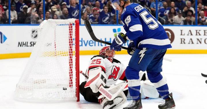 Guentzel gets 8th career hat trick as Lightning beat Devils 5