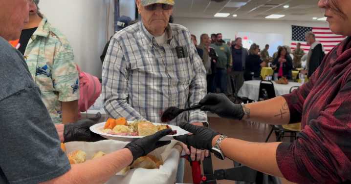 American Legion Post 52 serves Thanksgiving meals to Sierra Vista community