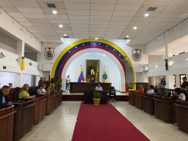 Cleb aprueba recursos para infraestructura vial y respuesta social