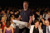 Twitter Use Has Stagnated Pathetically Under Elon Musk