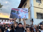 Miles de personas despiden a Carlos Manzo en Uruapan