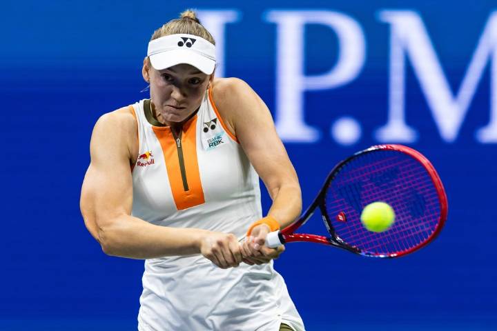 Deadspin | Elena Rybakina jolts Aryna Sabalenka to win WTA Finals crown