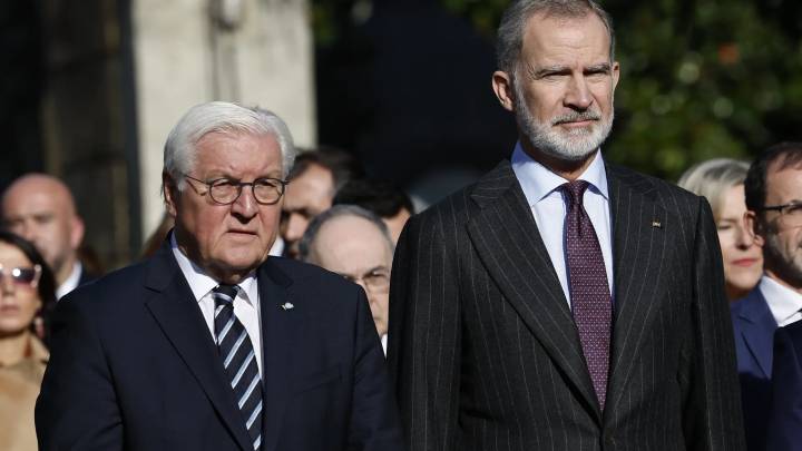 Steinmeier y Felipe VI honran a las víctimas de Gernika con flores y repique de campanas
