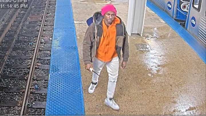 Chicago police hunt suspect in unprovoked train platform stabbing near UIC