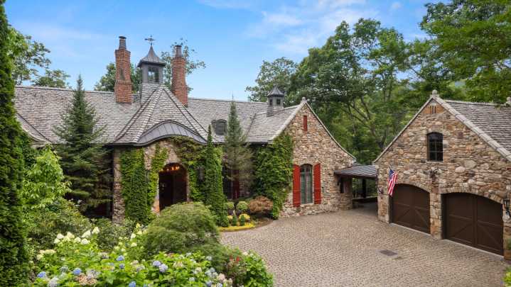 Asheville's luxury homes in high stock, high demand in…