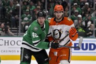 Deadspin | Ducks rack up 7 goals again, top Stars for fifth straight win