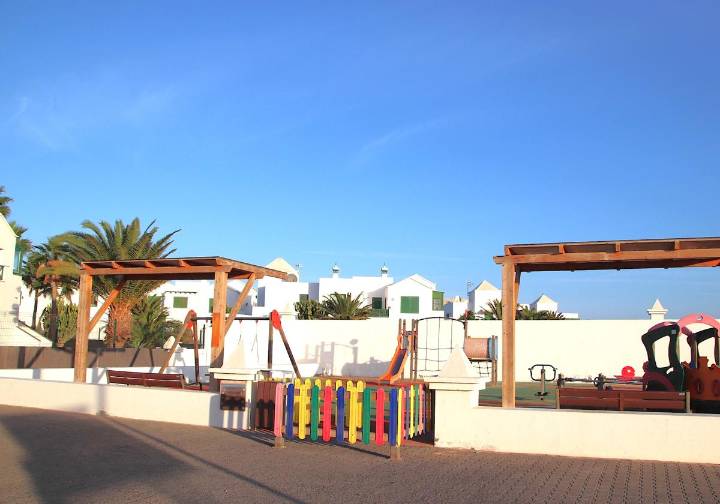 Mejoras en dos parques de Playa Blanca