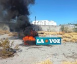 Quemazón en la V. Carranza; Manos vandálicas desatan caos en pleno Centro.