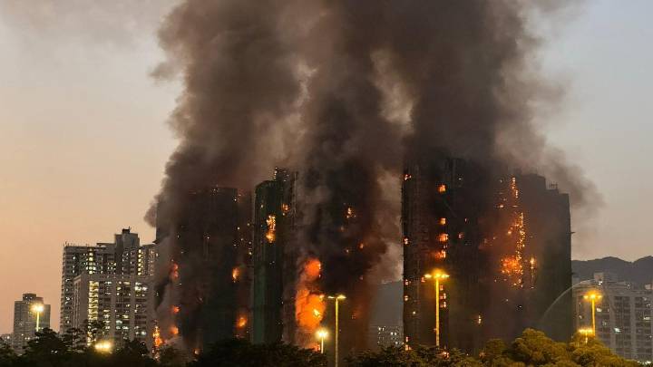 A 128 se eleva la cifra de fallecidos por incendio en rascacielos de Hong Kong