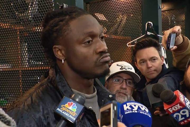 A.J. Brown’s frustrations boil over as Eagles’ offense sputters again