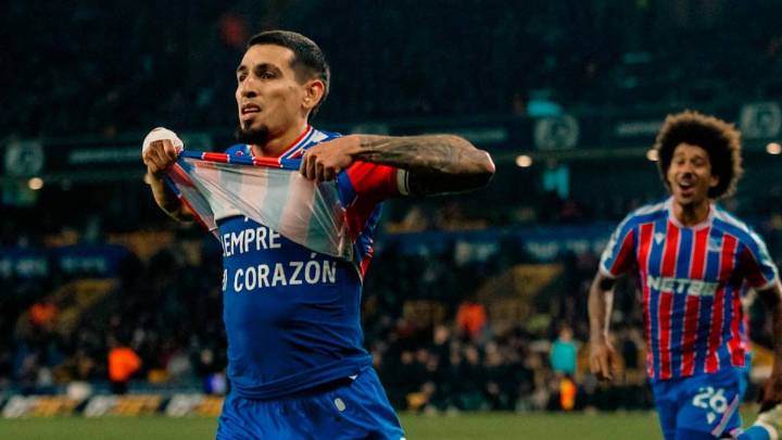 Video | Daniel Muñoz anotó golazo en Inglaterra y lo dedicó a amigo fallecido: “siempre en nuestros corazones”