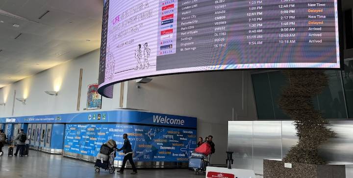 Suspende operaciones el aeropuerto JFK por cierre del gobierno de EU