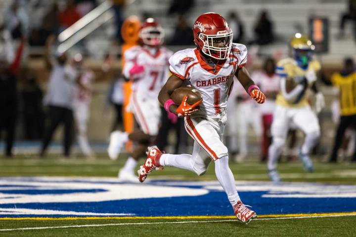 Hampton clinches Peninsula District football title with wild win over Bethel