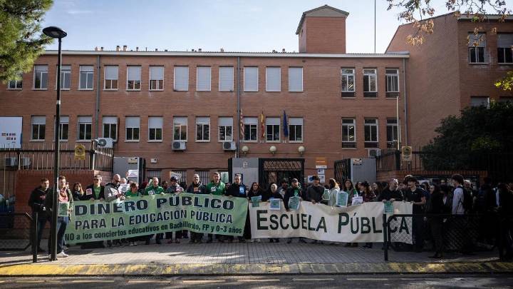 CCOO Aragón denuncia la 'cascada' de dimisiones en centros educativos y culpa a la consejería