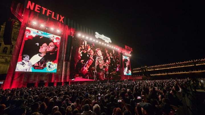 Proyección de concierto de Juan Gabriel reunió a 170.000 personas