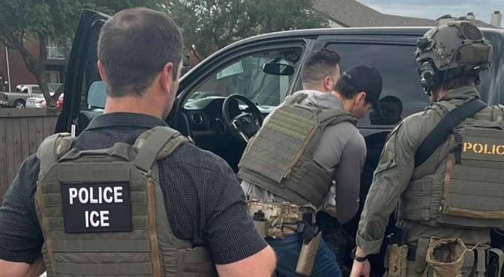 ALERTA inmigrantes: si NO traes ESTOS PAPELES el ICE podría DEPORTARTE en el acto