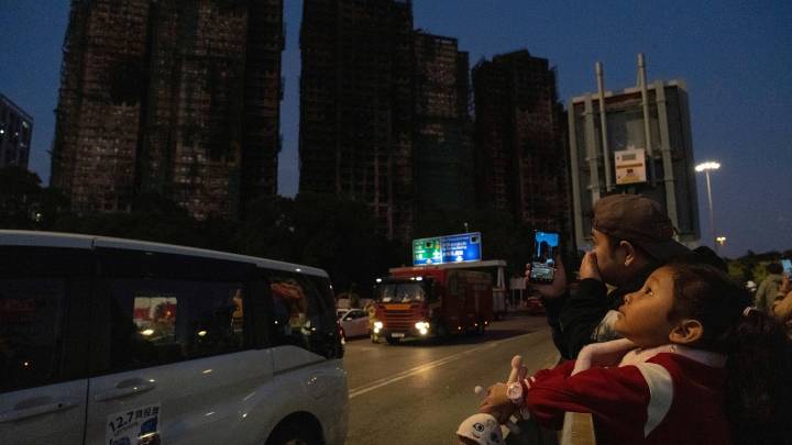 Materiales prohibidos, alarmas mudas y contratos amañados: así ardió Wang Fuk Court