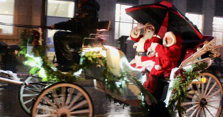 Rain on my parade? No bother to crowd at Niagara Falls Santa Claus parade