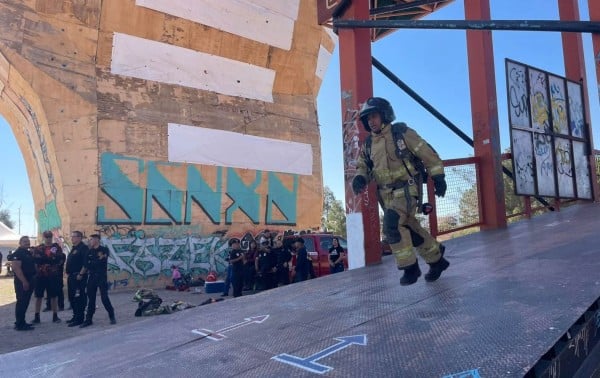 Bomberos de todo el país se enfrentan en pruebas de fuerza