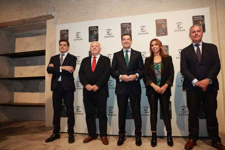 Moreno presenta su libro: "Soy insomne severo y no me quita el sueño perder la mayoría, la podemos mantener"