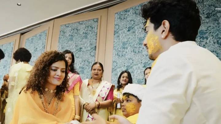 Palak Muchhal gets emotional while applying Haldi to her brother Palash Muchhal; See adorable pics