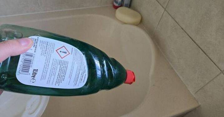 Clean your bath with washing up liquid - it works better than any cleaning product