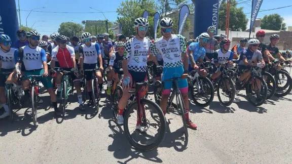 Comenzó la 82ª Vuelta al Valle: más de 200 ciclistas compiten en seis etapas por el Alto Valle