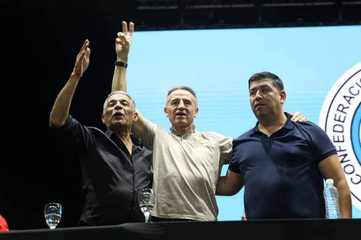 La nueva CGT. Nace debilitada para negociar la reforma laboral, sin la UTA y atravesada por internas