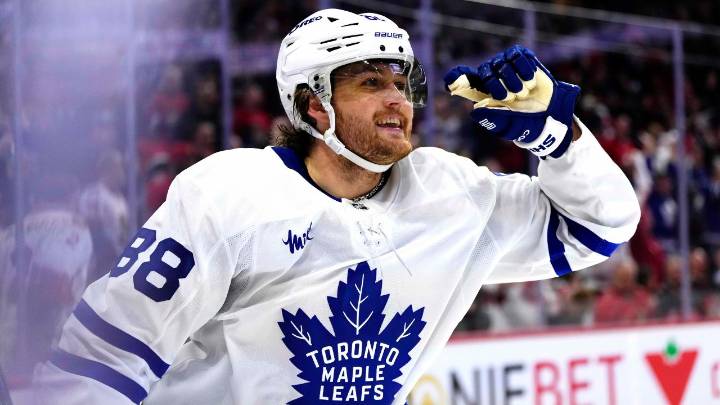 Nylander scores in overtime to lift Maple Leafs past Blue Jackets