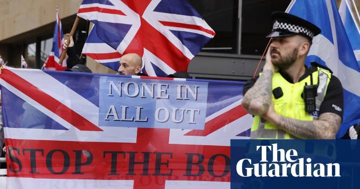 UK net migration predicted to drop to pre-Brexit levels, figures show