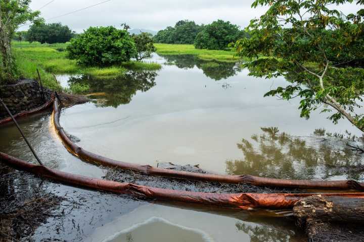 Sheinbaum frenó a Conagua y mineras verter desechos en ríos