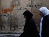 Syria extends Homs curfew as killings threaten to inflame sectarian tension