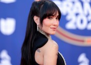 La alfombra roja de los Grammy Latinos: de la sobriedad de Karol G a las transparencias de Aitana