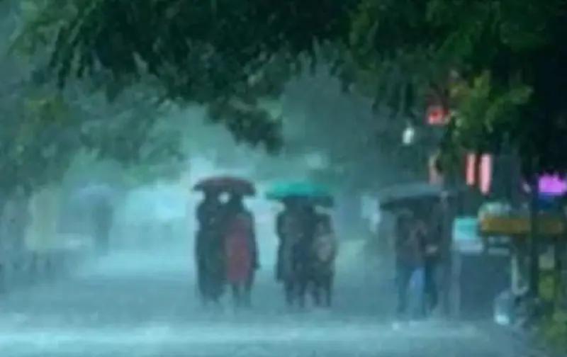 Severe Weather Alert: Heavy Rains and Temperature Drops Expected Across India, Especially in Tamil Nadu and Northern Regions.