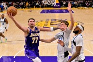 Deadspin | Lakers top Mavericks, storm into NBA Cup knockout round