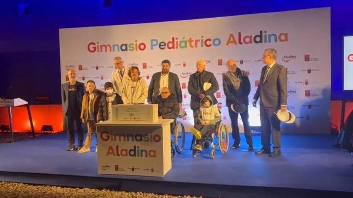 El actor Richard Gere apadrina en Murcia el Gimnasio Pediátrico Aladina